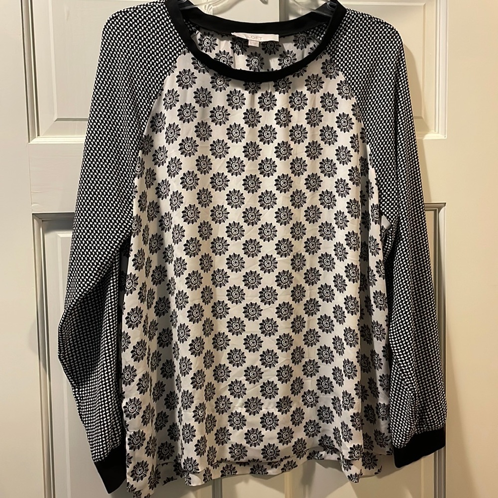 Loft large black & white top